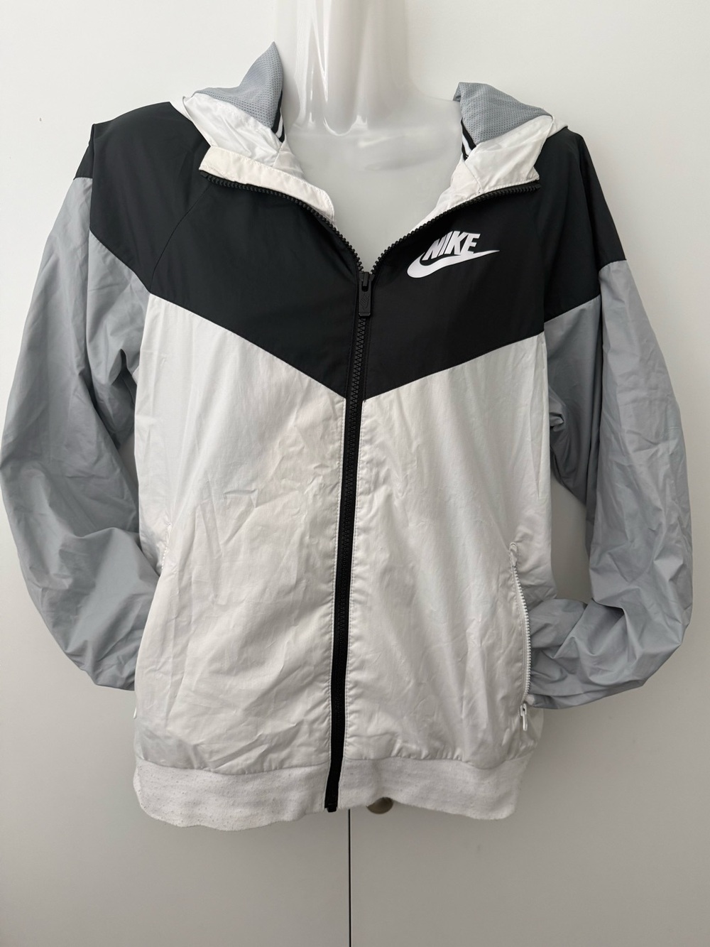 Unisex Black, White & Grey Nike Windbreaker Jacket, Kids Large